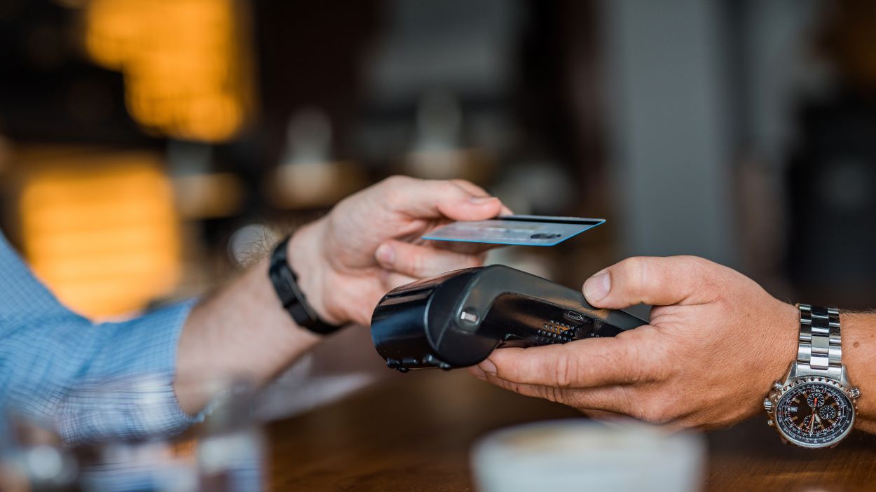 płatność kartą - wpłata gotówką w Dino